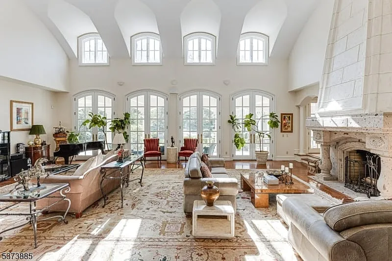 6 bed, 6.0 bath, $15,000 — Photo 4