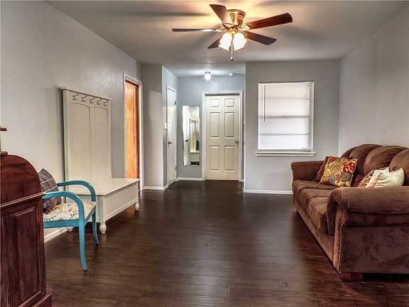 4th image of 308 Thompson Dr