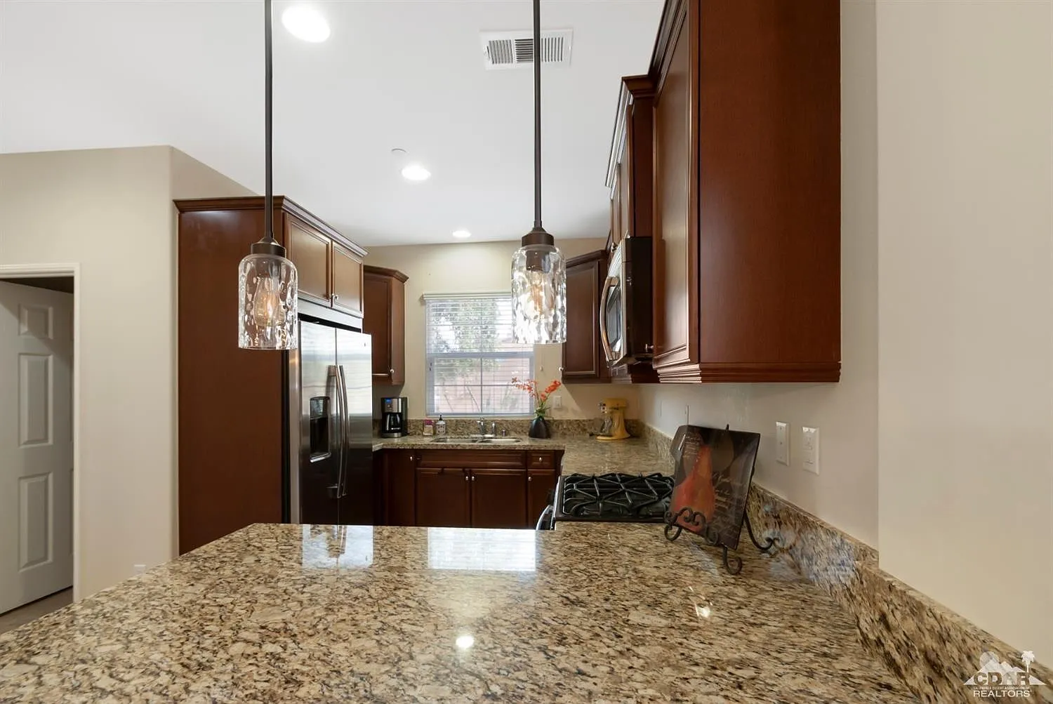 3 Beds 2.5 Baths Spanish Walk Villa Palm Desert — Photo 4