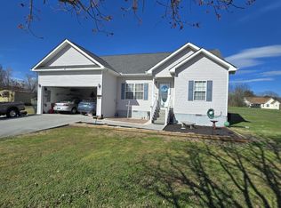 2112 Katie Ln, Dandridge, TN 37725