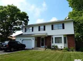 119 Alcolade Dr E, Shirley, NY 11967