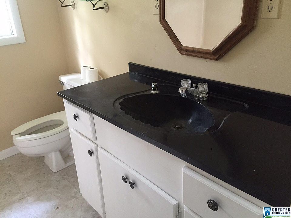 2nd image of 2404 Clayton Dr
