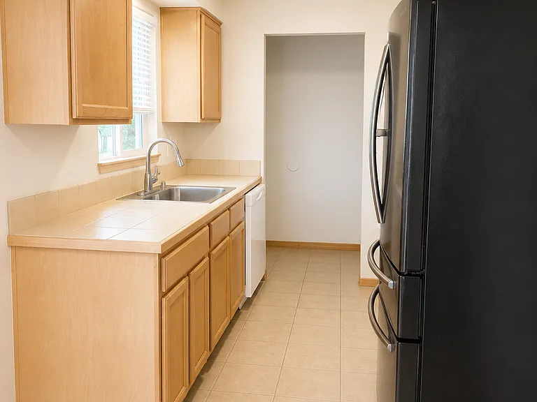 1680 NE Juniper Ave — Photo 3