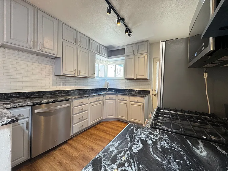 216 Carlisle Blvd NE — Photo 10
