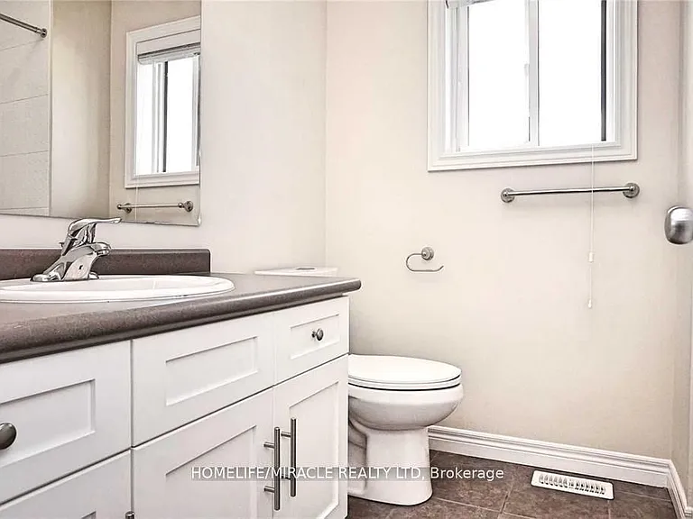 11 Sandybay Ave — Photo 22
