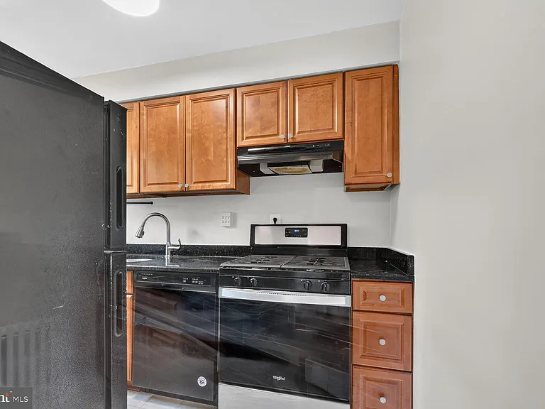 1410 N Quinn St #7 — Photo 8