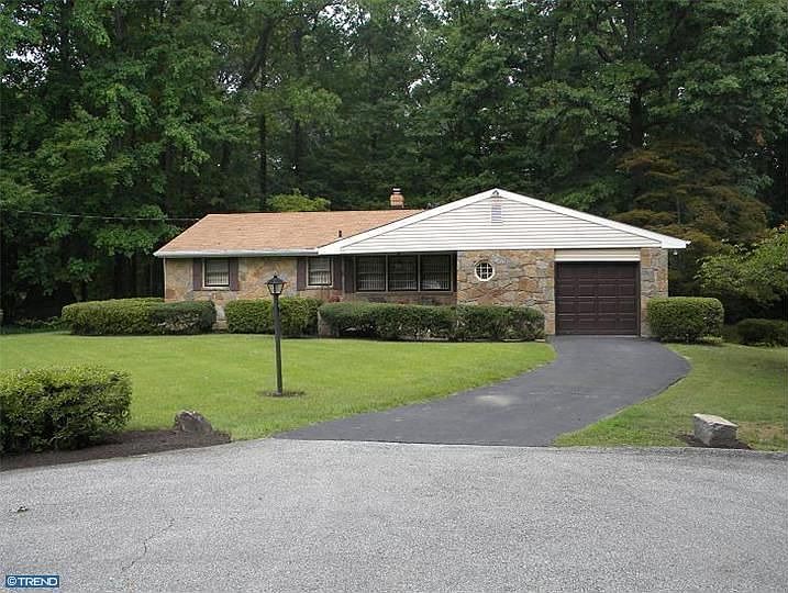 1st image of 4 Woodcroft Ln