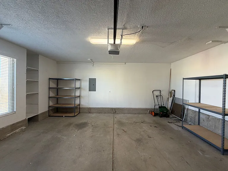 7924 Woodridge Dr NE — Photo 26