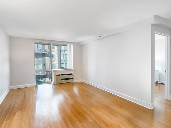 3rd image of 505 W 47th St #4FS