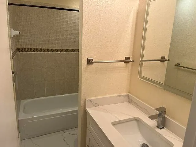 2960 Riverside Dr #318-2 — Photo 4