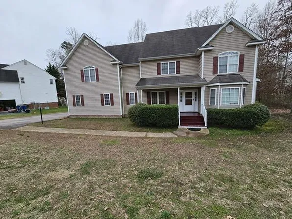 1300 Lomond Dr, Midlothian, VA 23114
