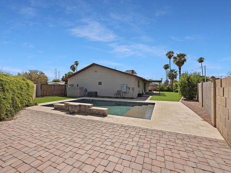 1110 E Redfield Rd — Photo 16