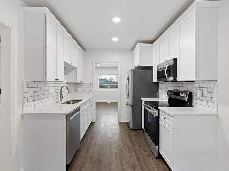 1479 E Roosevelt Ave — Photo 5