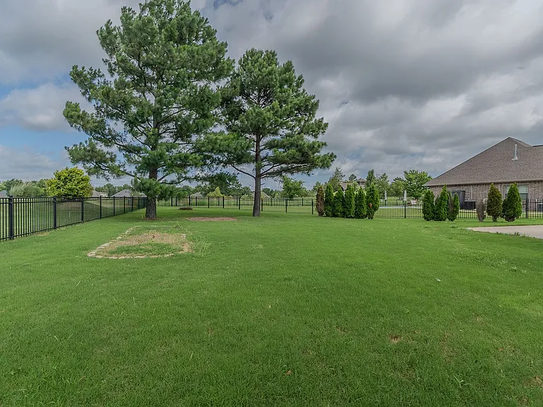 11049 Rausch Ct — Photo 36