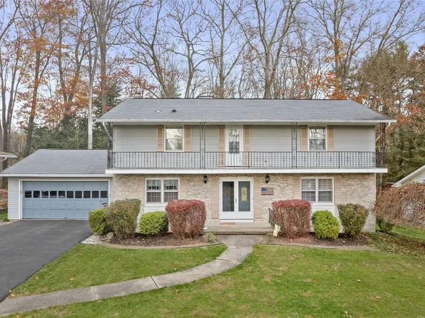 240 Ridgefield Rd, Endicott, NY 13760