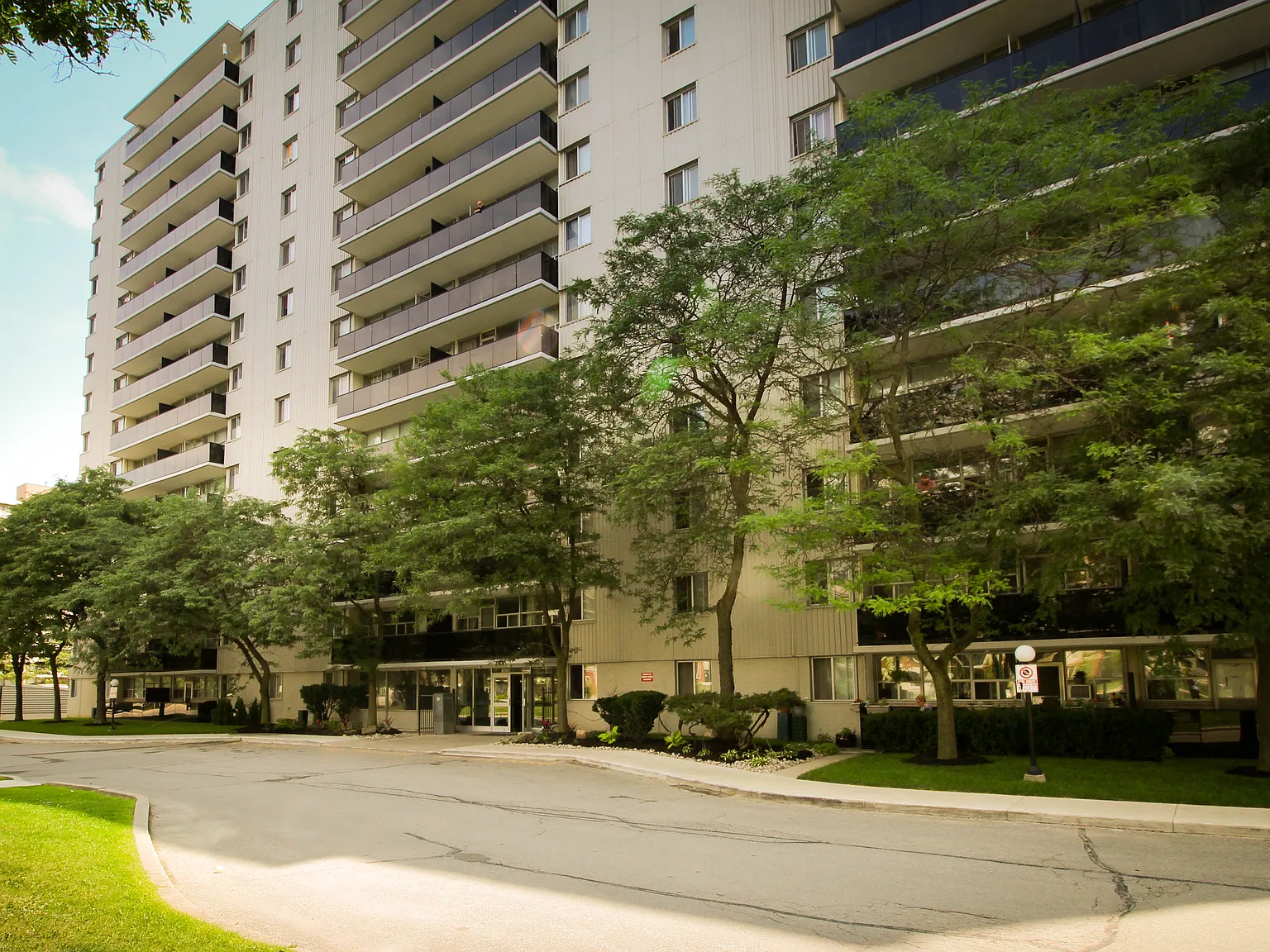 1850 Bloor St E — Photo 2