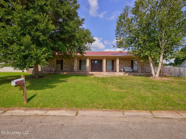 210 Idlewood Dr, Waveland, MS 39576