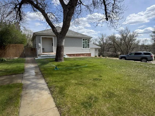 1020 N River Ave, Glendive, MT 59330