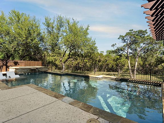 2nd image of 205 Emerald Ridge Dr