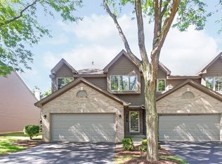 809 Millcreek Cir #809, Elgin, IL 60123