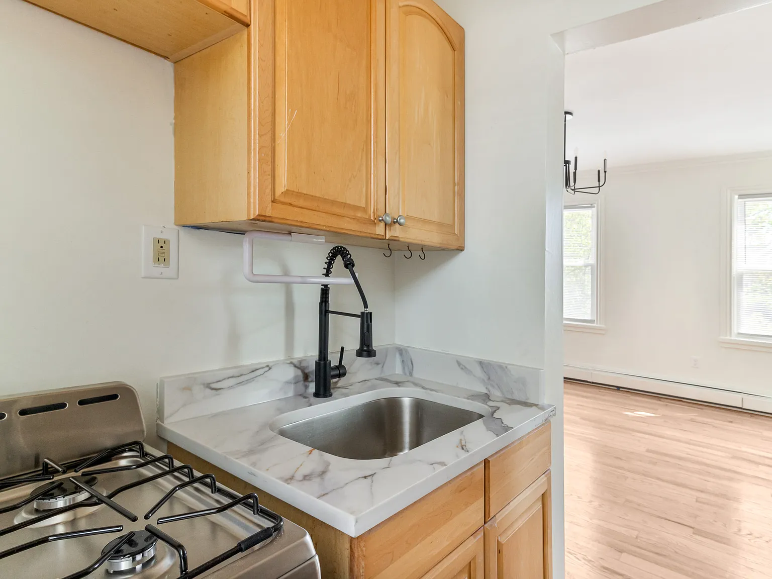 Studio, 350 sqft, $1,750 — Photo 4