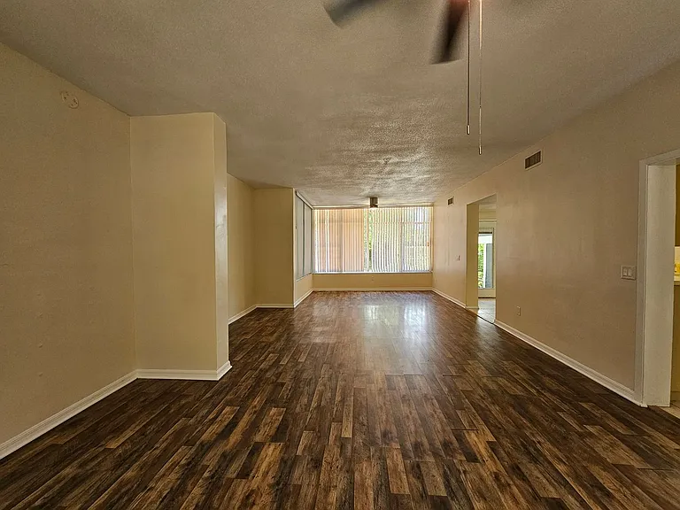 2818 SW 2nd Ave — Photo 17