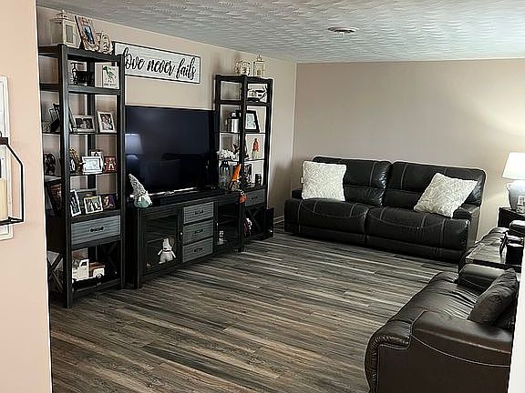 3rd image of 29 Saint Marys Dr