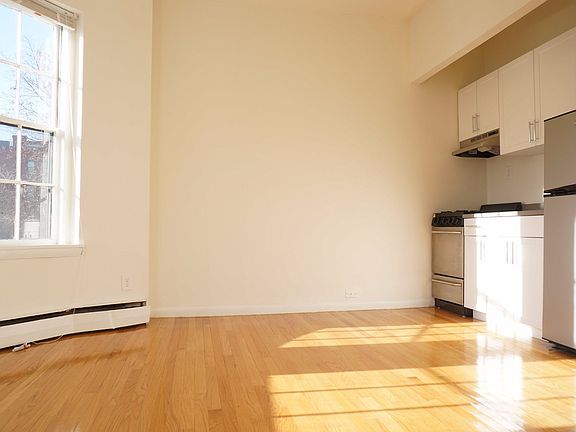4th image of 187 Saint Botolph St #7