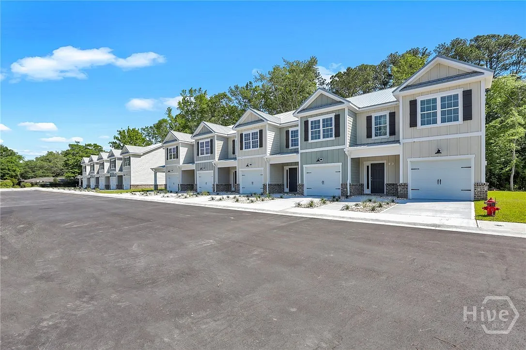 3 bed, 2.5 bath, 1460 sqft, $1,800 — Photo 3