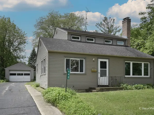 645 Pleasant St, Woodstock, IL 60098