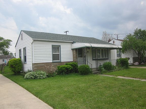 2nd image of 13529 Venness St