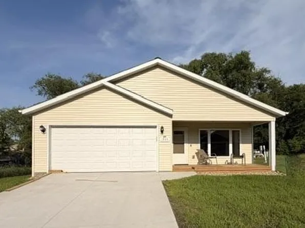 1955 Bud Rd, Windom, MN 56101