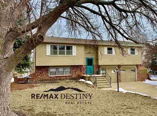 1732 Denholm Dr, Manhattan, KS 66503