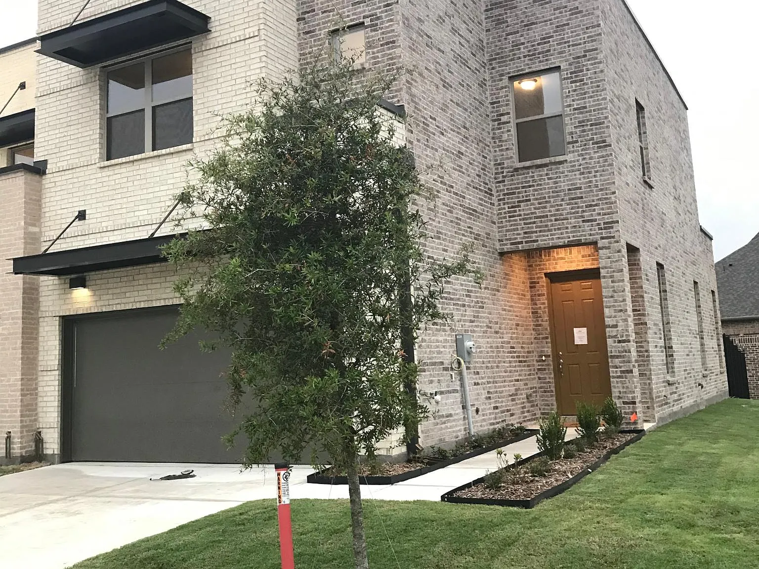 1050 Maverick Dr — Photo 2