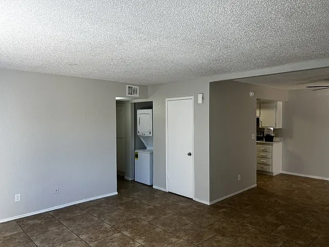 Woodridge Manor — Photo 25