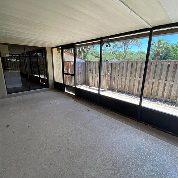 1004 Royal Oak Blvd — Photo 2