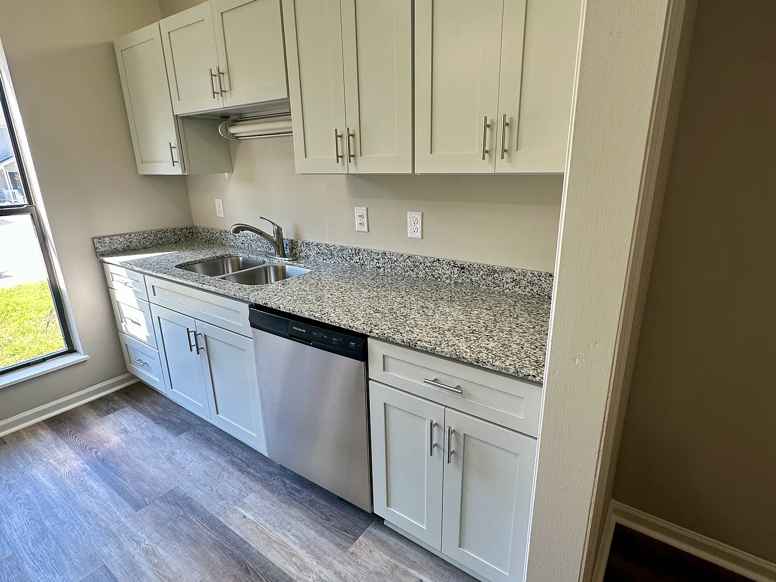 2 bed, 2.5 bath, 1250 sqft, $1,500 — Photo 2