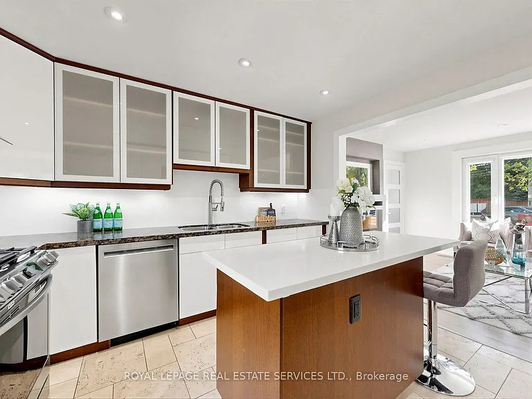 285 Bronte Rd — Photo 14