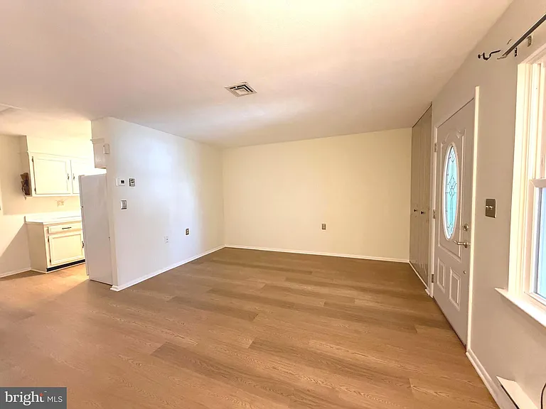62 Kingston Way — Photo 5