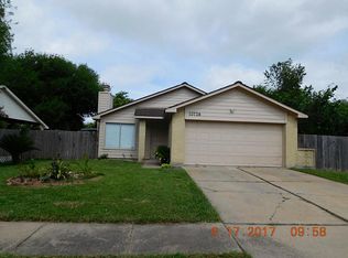 10738 Lakewood Oaks Dr, Sugar Land, TX 77498