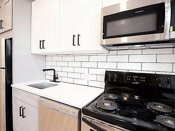 4th image of 455 Lenox Ave #3R