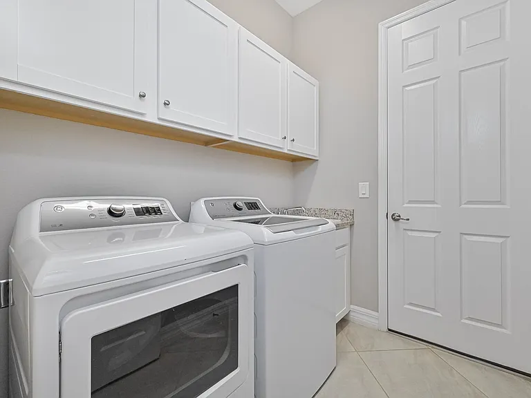 28076 Foxrock Ct — Photo 35