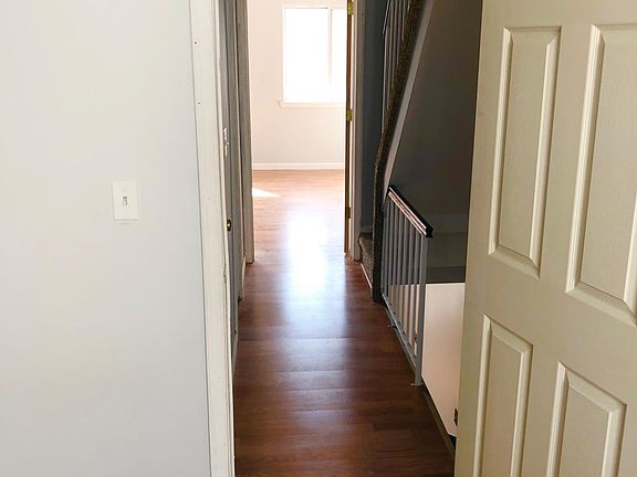 5th image of 135 Kenilworth Ave