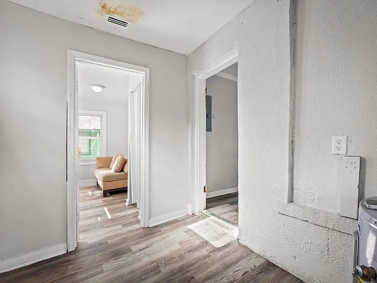 256 Vernis Ave — Photo 18