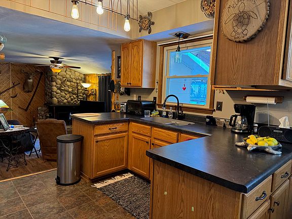 4th image of 3325 Colby Ln