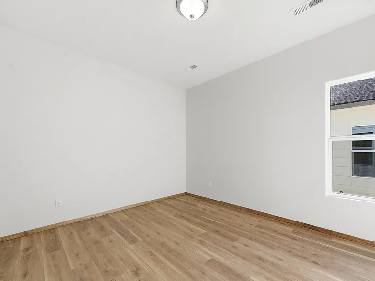 1723 N Main St #B — Photo 15