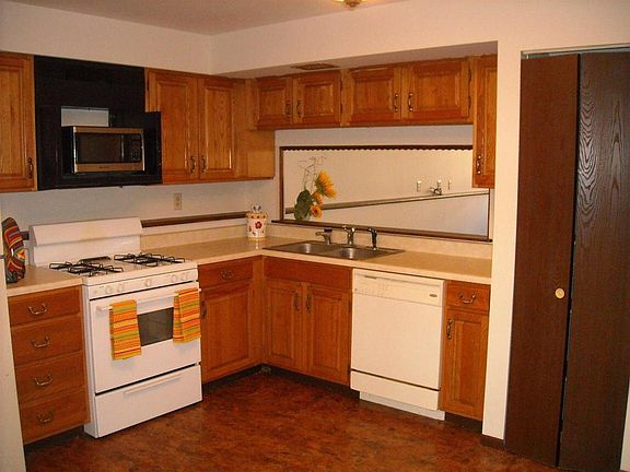 4th image of 2300 Yorktowne Dr
