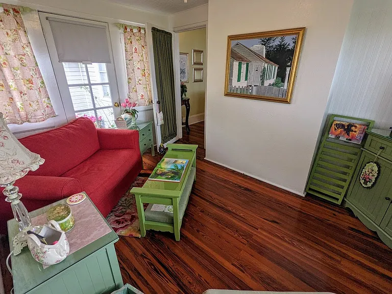 1121 Victoria Dr — Photo 17