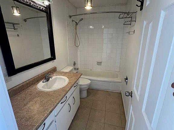 5th image of 3726 W Centre St NE #4