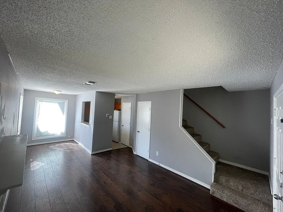 1221 Abrams Rd